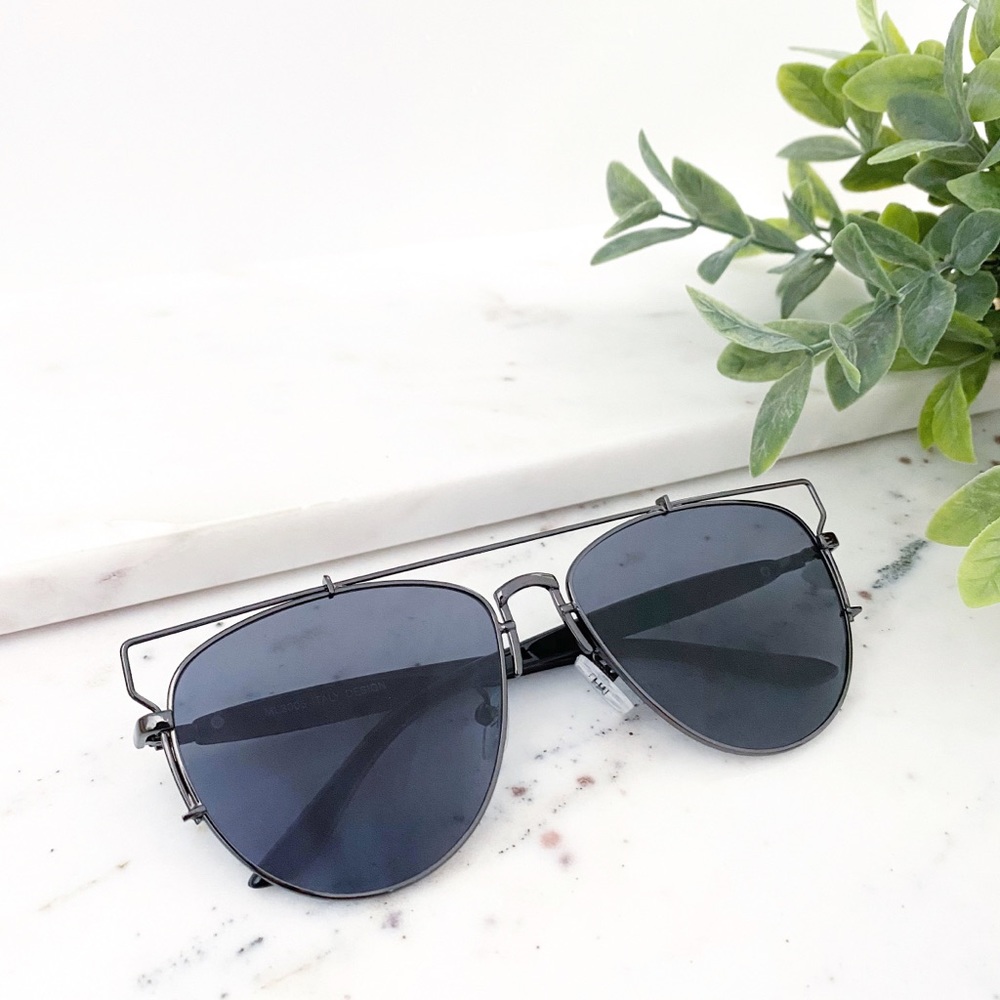 "Amira" Sunglasses || Black & Gunmetal Aviator